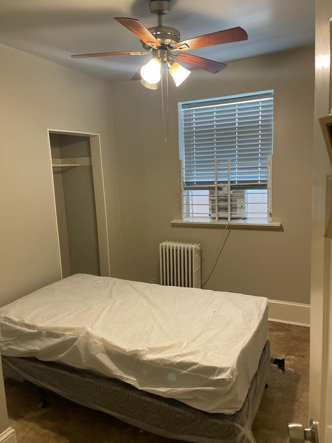 Building Photo - 5611 Addison St