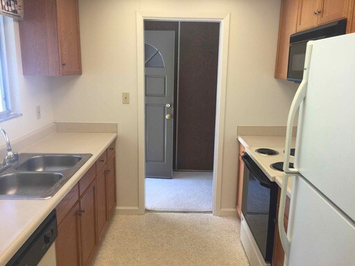 Building Photo - 1641 Countrywood Ct