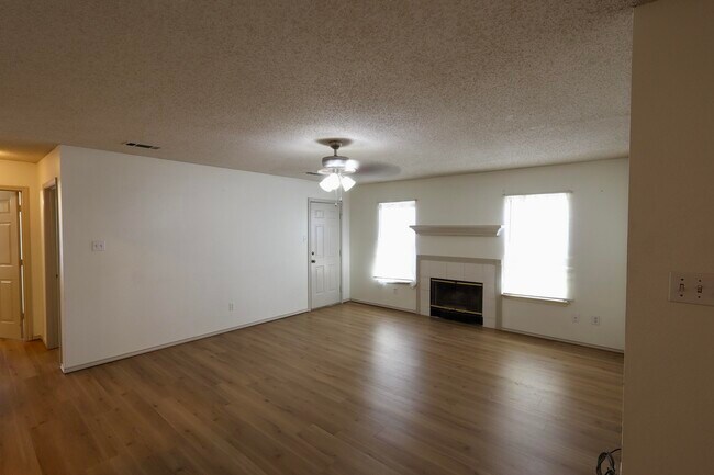 Foto del edificio - 811 Ironton Dr
