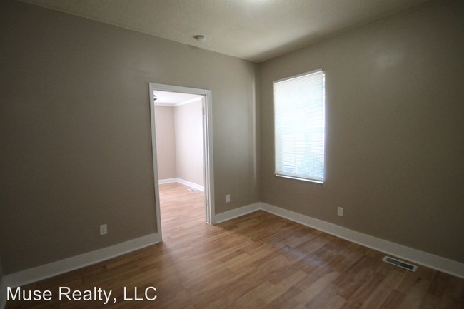 Building Photo - 3 br, 1 bath House - 301 S Spruce Street