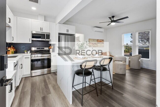 Foto del edificio - 832 Desty St