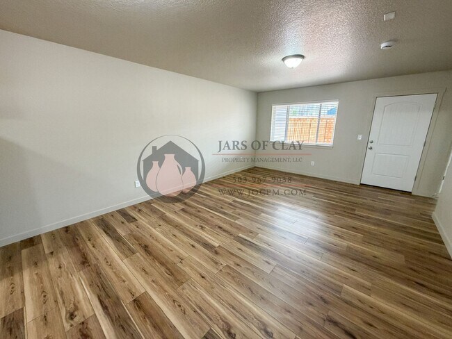 Foto del edificio - 1010/1012 NW Highlands Loop