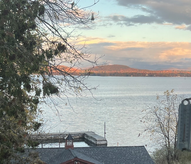 Photo - 2260 Lake Shore Rd House