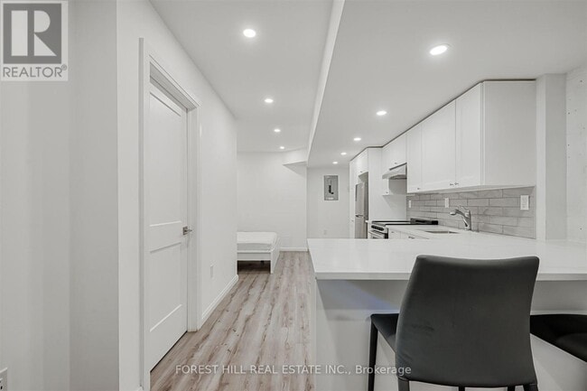 Building Photo - 333 Harbord St