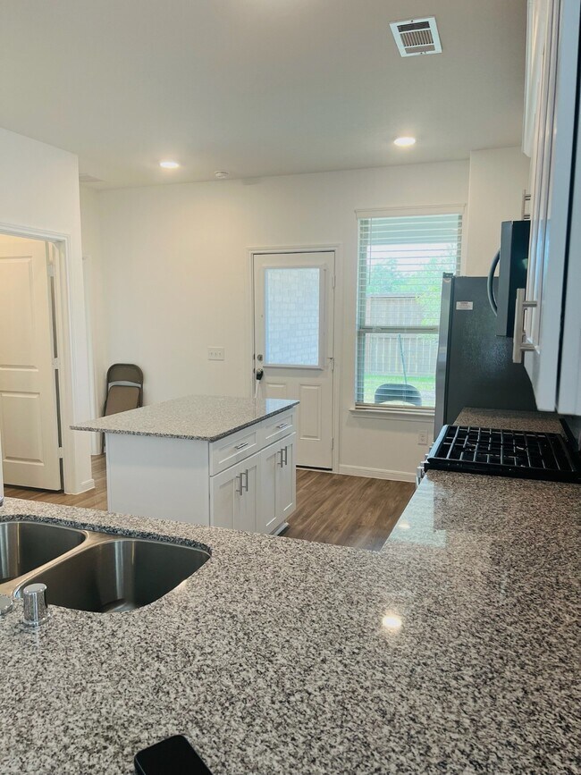 Foto del edificio - 16126 Elbridge Ct