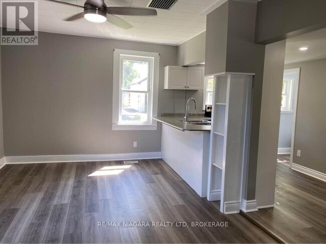 Building Photo - 474 Lakeshore Rd