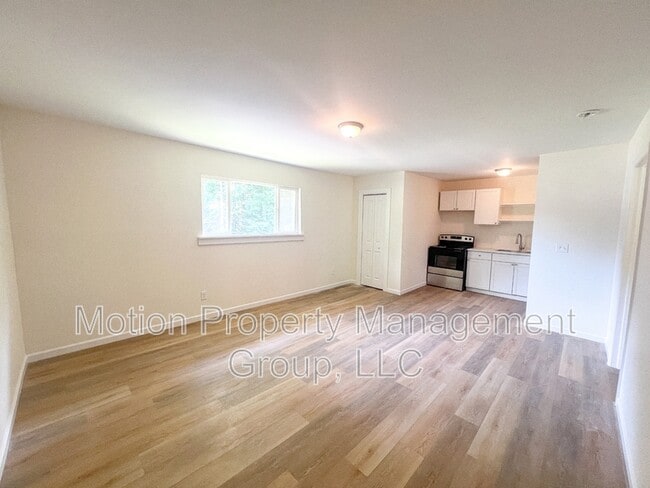 Building Photo - 133 W Ridgewood Ave