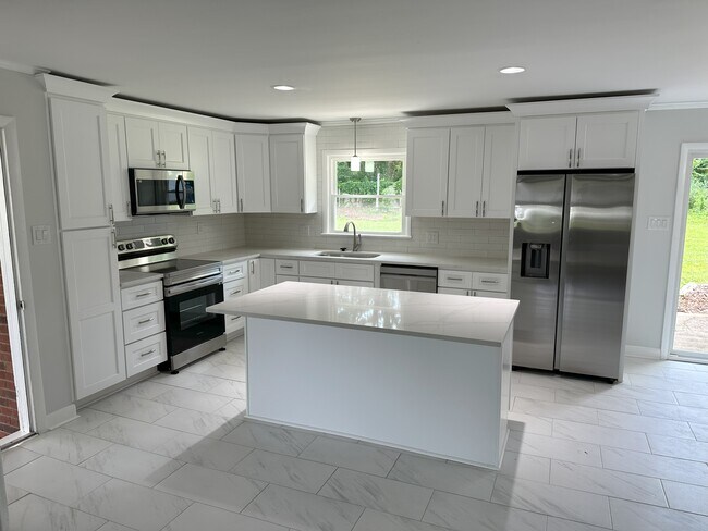 Building Photo - 3105 Eastway Dr