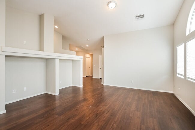 Building Photo - 438 River Glider Ave