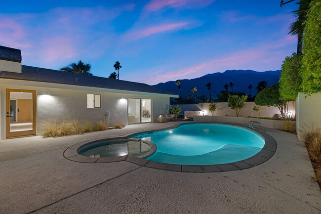 Building Photo - 1190 E Buena Vista Dr