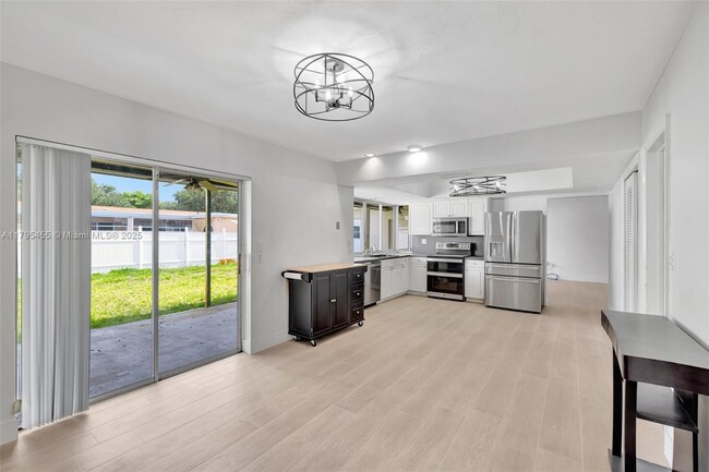 Building Photo - 9121 SW 54th Pl