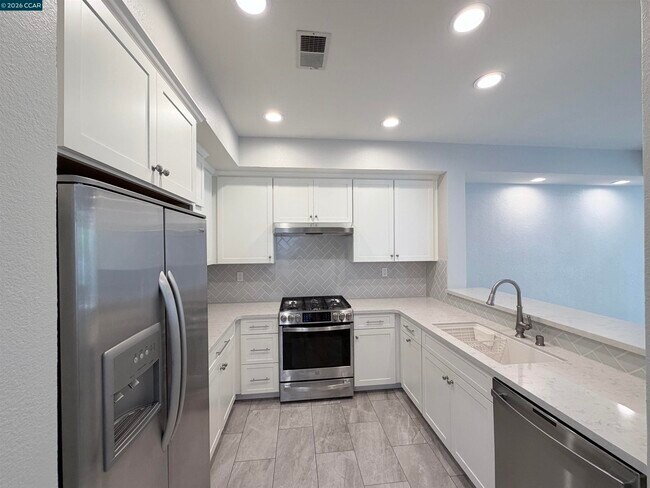 Foto del edificio - 801 Lakemont Pl