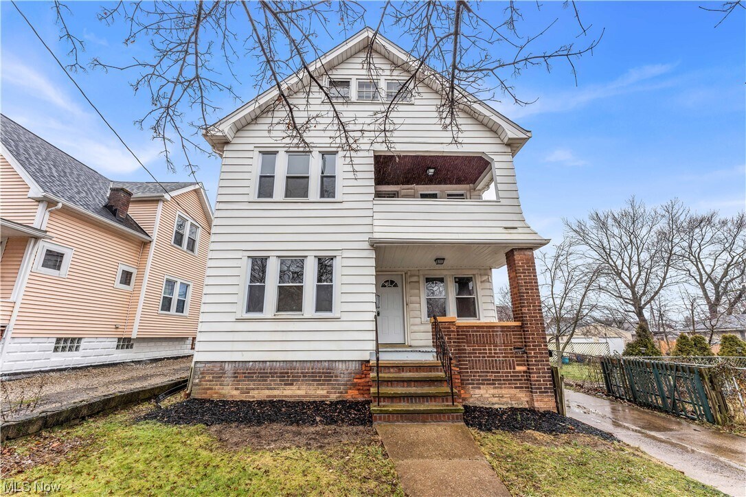 Primary Photo - 7902 Rosewood Ave