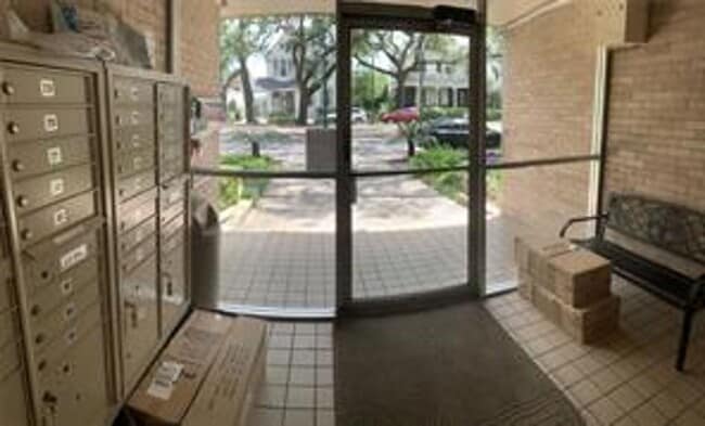 Building Photo - 4007 St Charles Ave