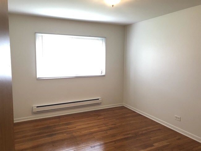 Building Photo - 1635 Maple Ln