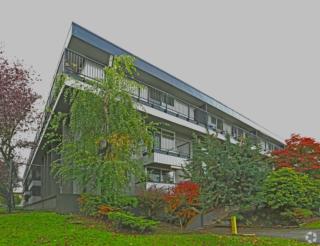 Building Photo - Camelot Place