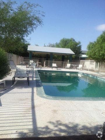 Pool - Dodge Flowers Apartments