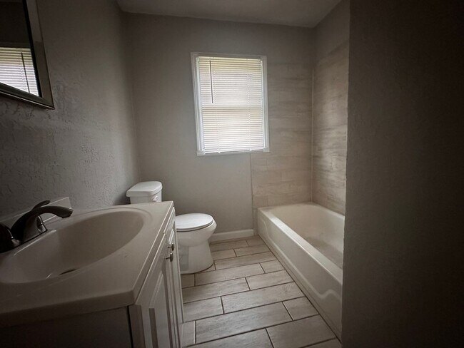 Foto del edificio - Single Family Home