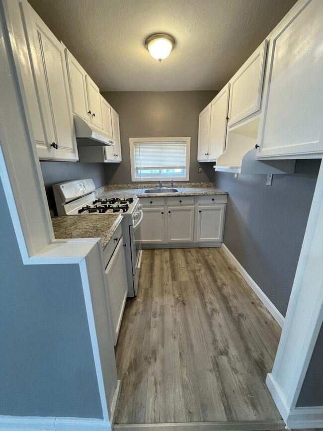 Building Photo - 137 Tecumseh St