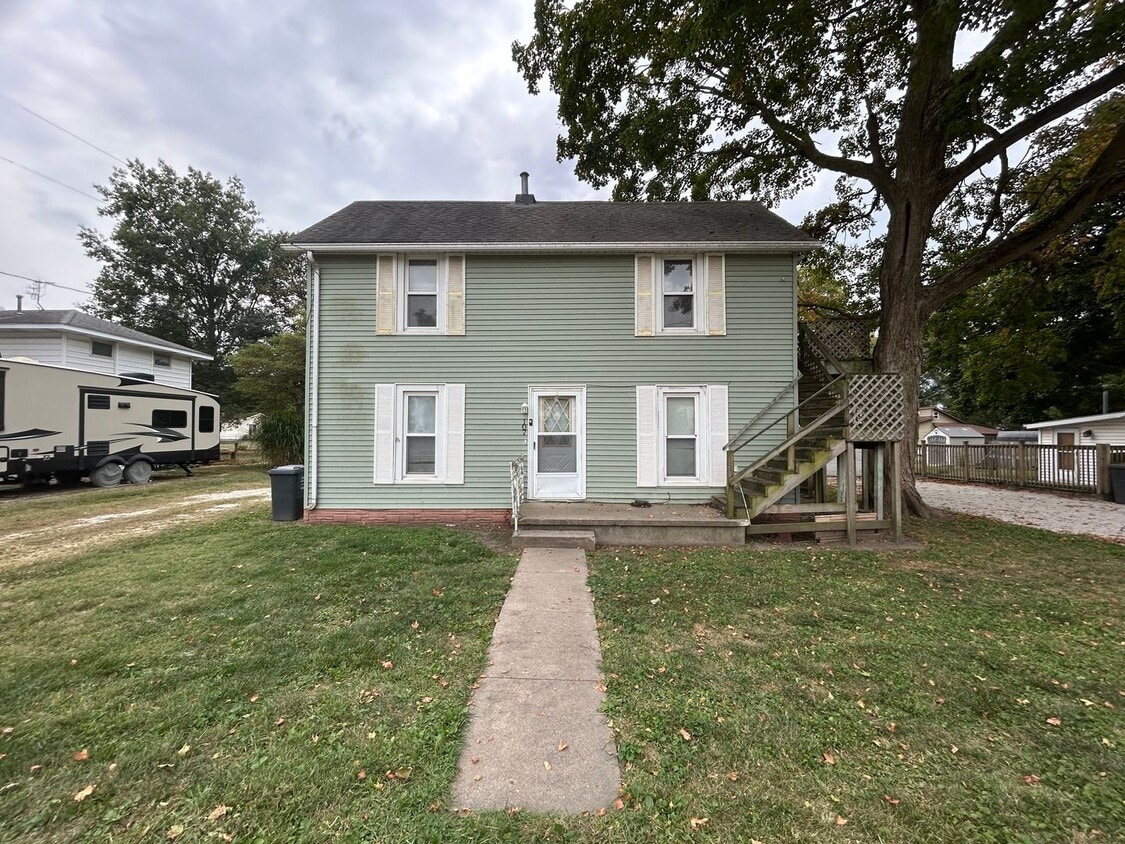 Primary Photo - 107 W Prairie St