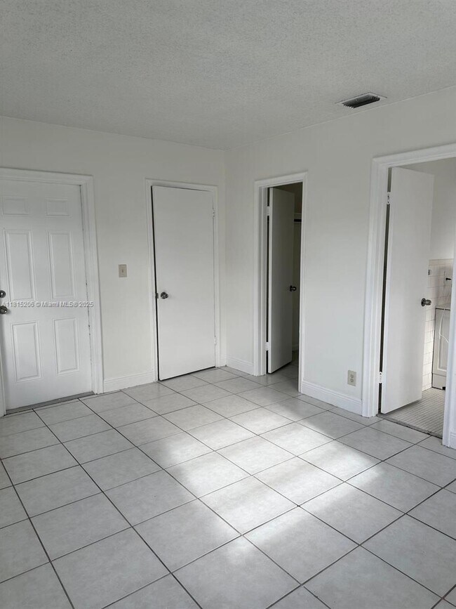 Foto del edificio - 2444 Wilson St