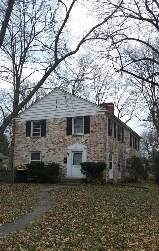 Primary Photo - 3 Bedroom Town House/Appointment Only