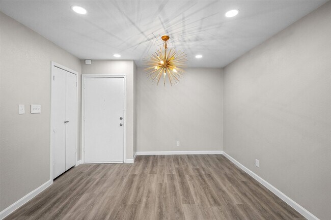 Foto del edificio - 4851 Cedar Springs Rd