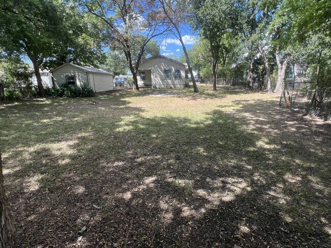 Foto del edificio - 920 E Walnut St