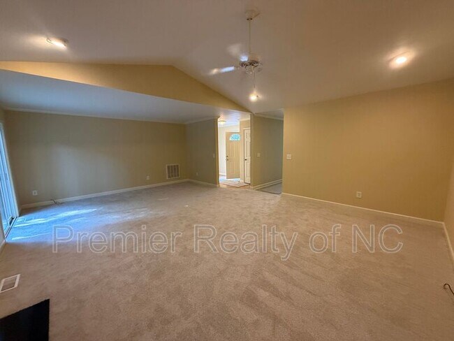 Foto del edificio - 607 Westpark Ct
