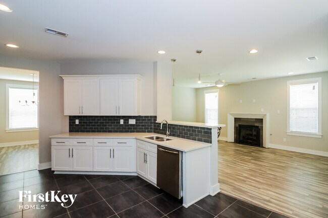 Foto del edificio - 6390 Garrison Ln