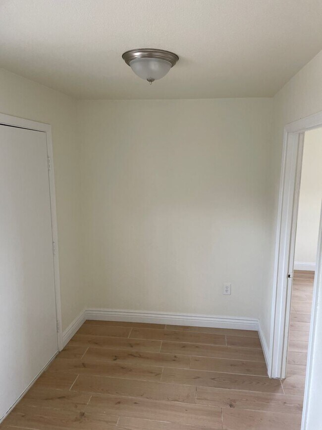 Building Photo - 3 br, 1 bath House - 1619 N Delaware  (030)