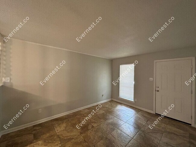 Building Photo - 2995 Fairlane Dr