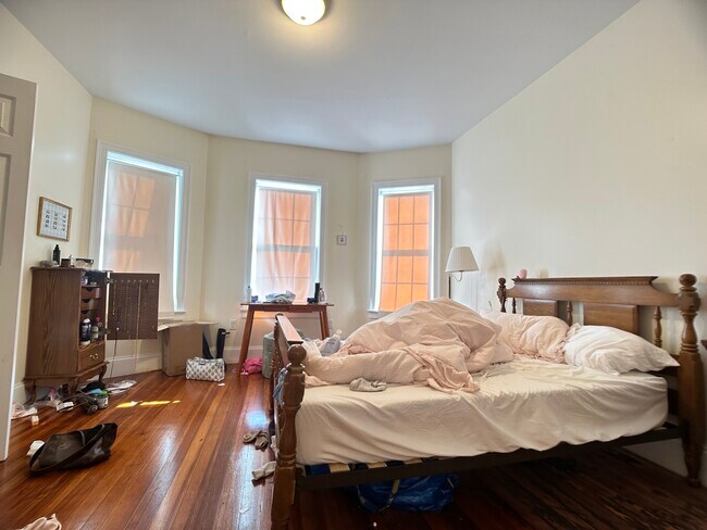 Foto del edificio - 107 Fisher Ave