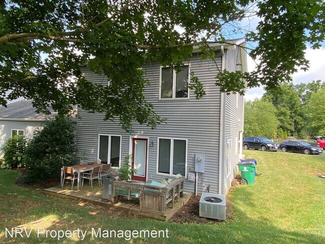 Building Photo - 3 br, 2.5 bath House - 59 Silver Leaf Lane