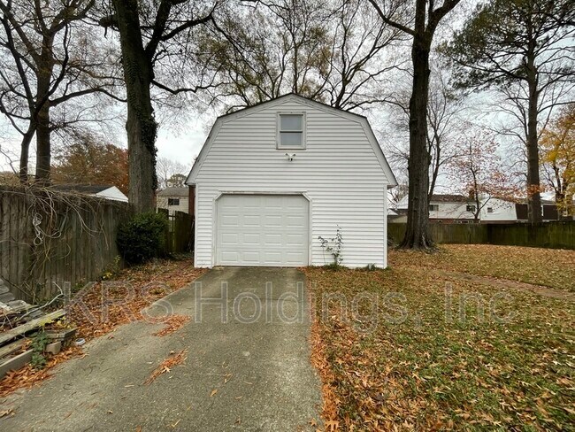 Building Photo - 826 Olive Dr
