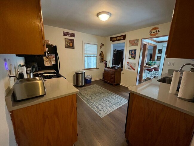 Building Photo - 4BR/2BA House close to Grandview