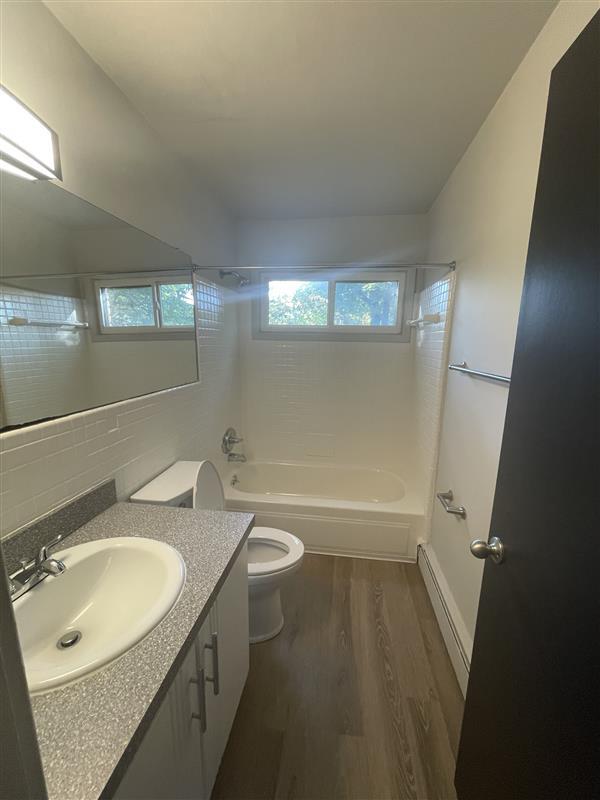 2BR, 1BA - 900 SF - Crooks South Apartments