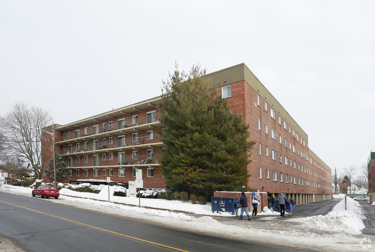 Wyndham House Rentals in Lynbrook at 200 Atlantic Ave Lynbrook, NY