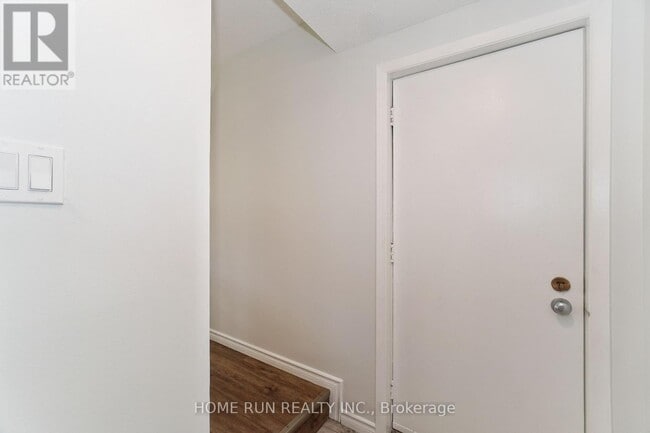Building Photo - 28 Castlebrook Ln