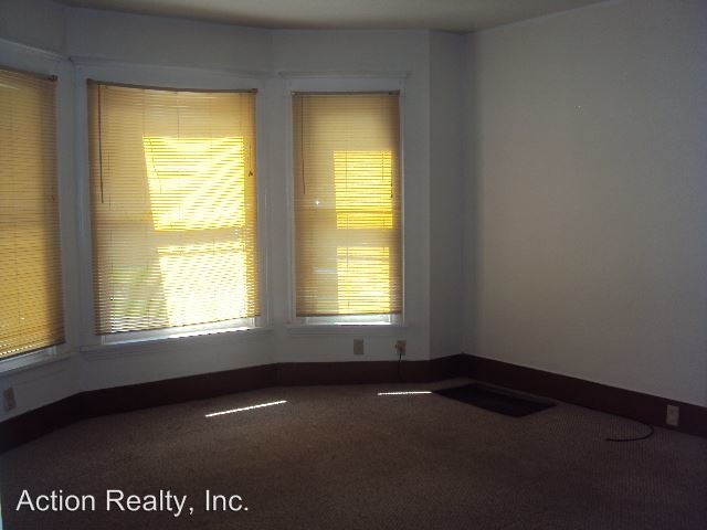 Building Photo - 702 3rd Ave N