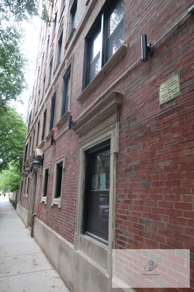 Foto del edificio - 426 W Briar Pl