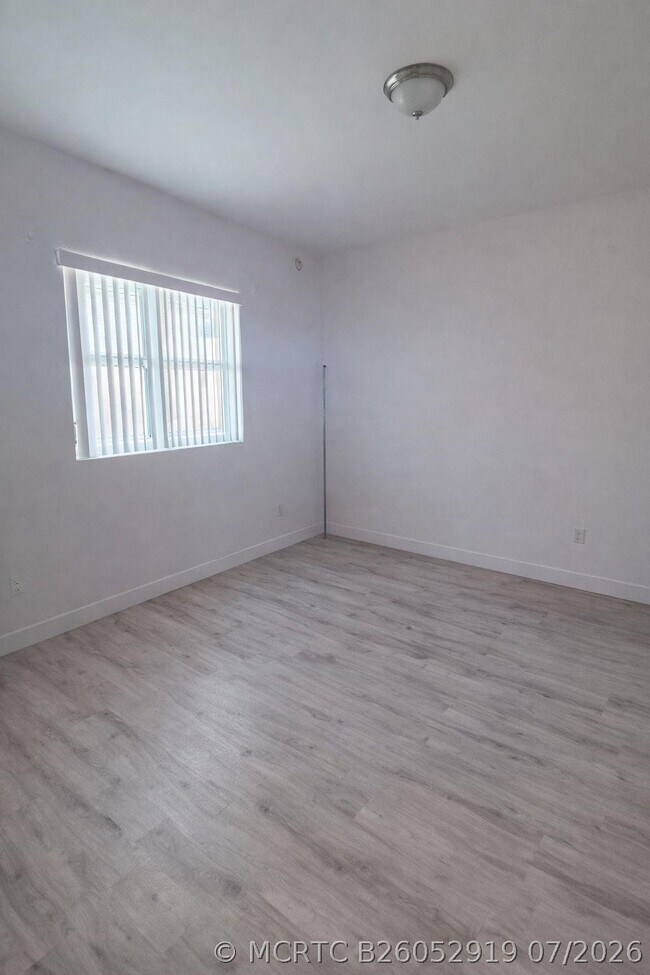 Building Photo - 14951 Royal Oaks Ln