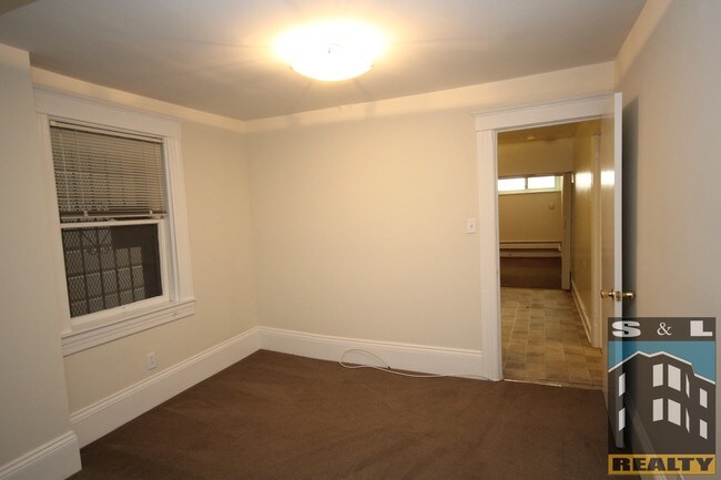 Building Photo - 1044 Pine St