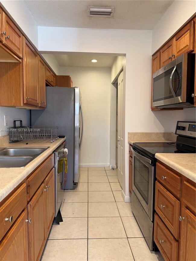 Building Photo - 951 SW 16th St