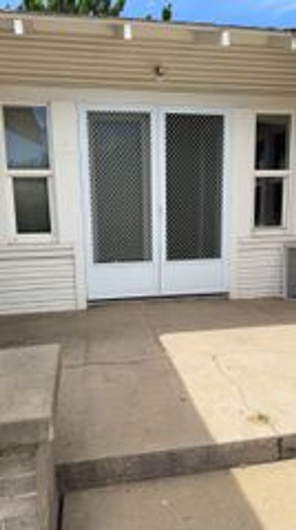 Foto del edificio - 2619 Maze Blvd