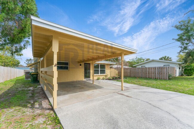 Building Photo - Stunning 2 bedroom 2 bathroom home!