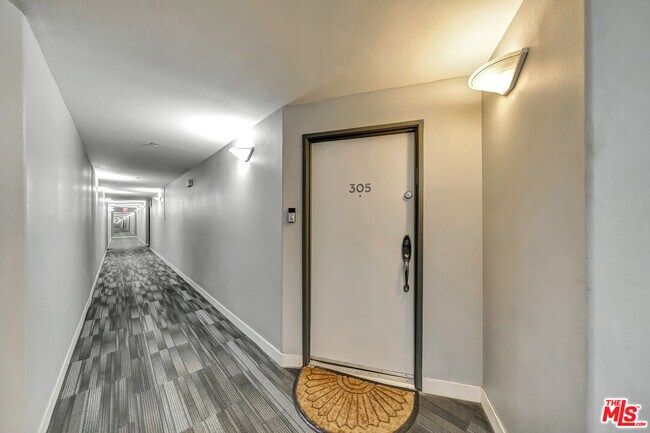 Foto del edificio - 4477 Woodman Ave