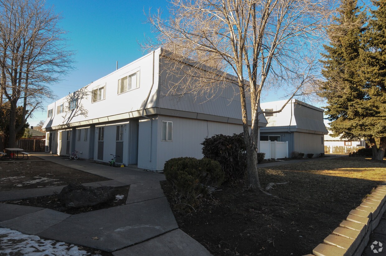 Building Photo - Greystone Apartments