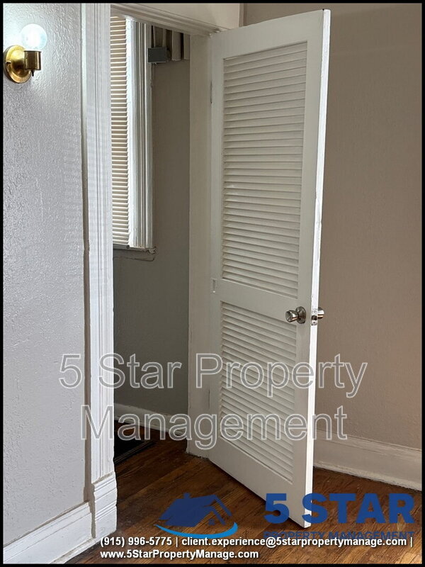 Foto del edificio - 1114 El Paso St