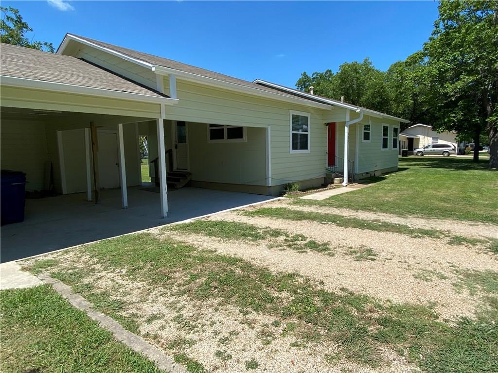 Primary Photo - 102 E Live Oak St